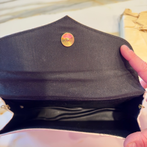 VINTAGE SOFT PINK FABRIC SCROLL PATERN PURSE WITH GOLD CHAIN - Picture 11 of 13